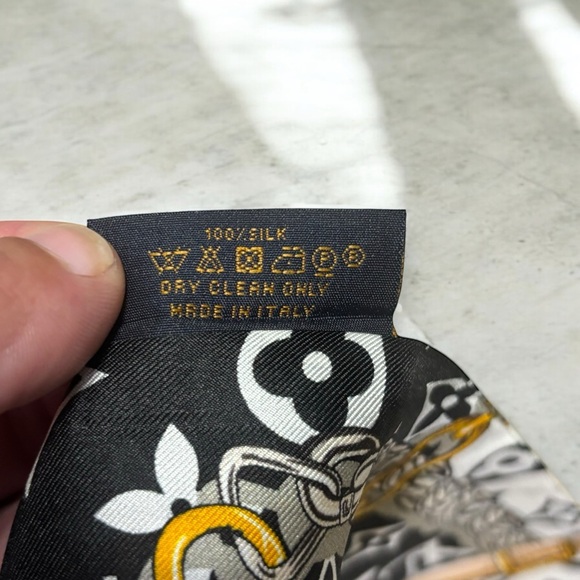 Louis Vuitton Silk Monogram Confidential Bandeau Black Scarf - Picture 9 of 9